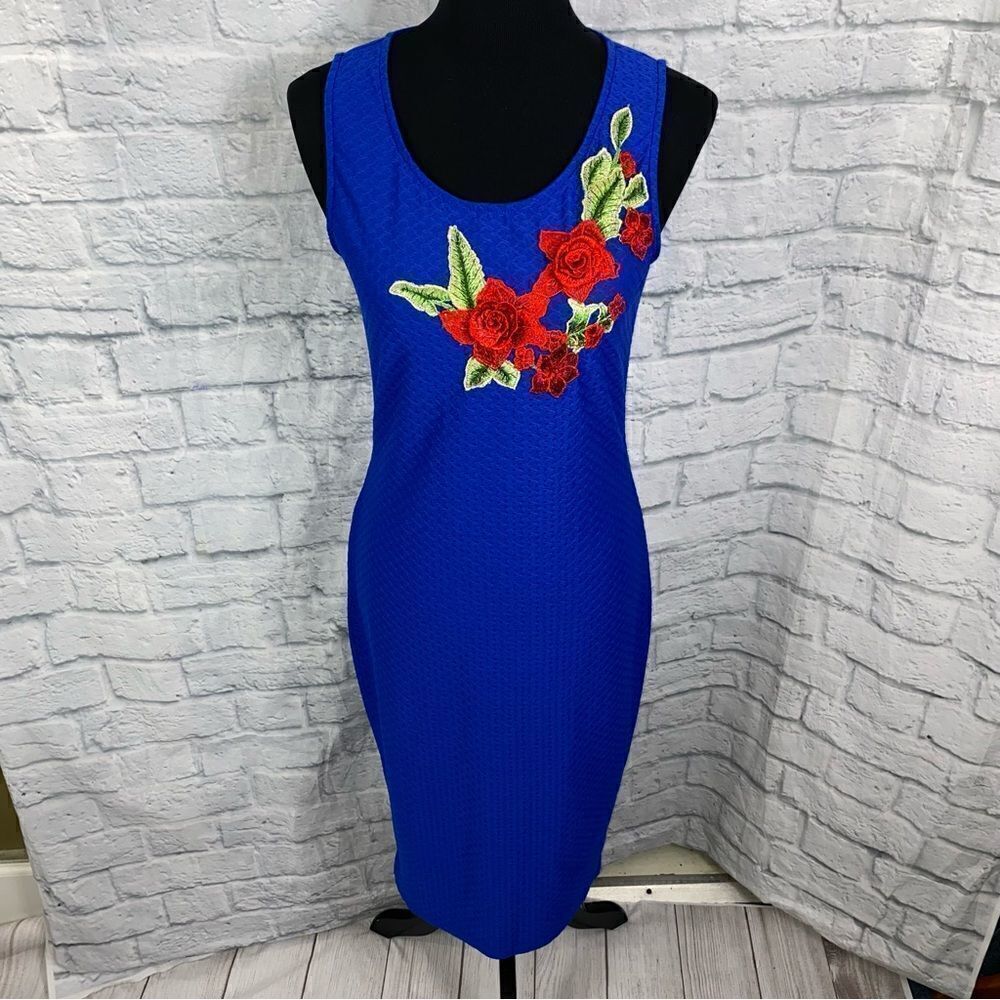 Espresso New w/tags midi bodycon textured floral dress blue and red sz M woman